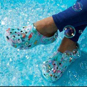 ON SALE Vera Bradley CROCS DISNEY Clog Shoes ARIEL Little Mermaid PURE WATER
